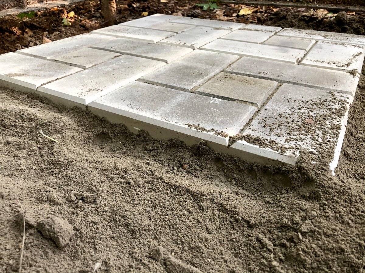 Укладка тротуарной плитки на песок своими руками: технология