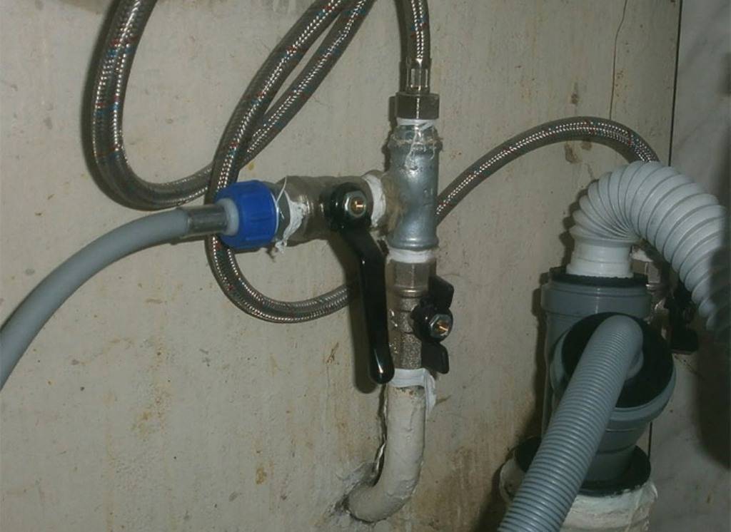 Подключение стиральной машины к водопроводу и канализации: схема, как подключить, в ванной, на кухне