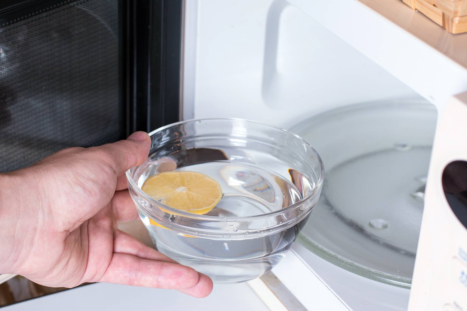 Как быстро почистить и отмыть микроволновку от старого жира внутри и снаружи в домашних условиях