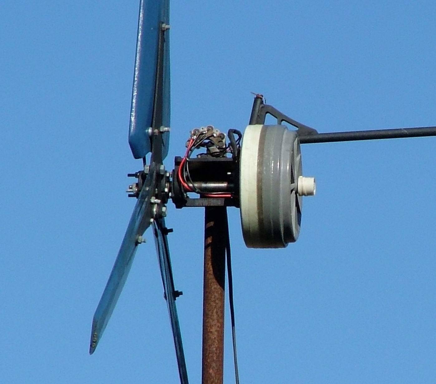 Тихоходный ветрогенератор своими руками из автомобильного генератора