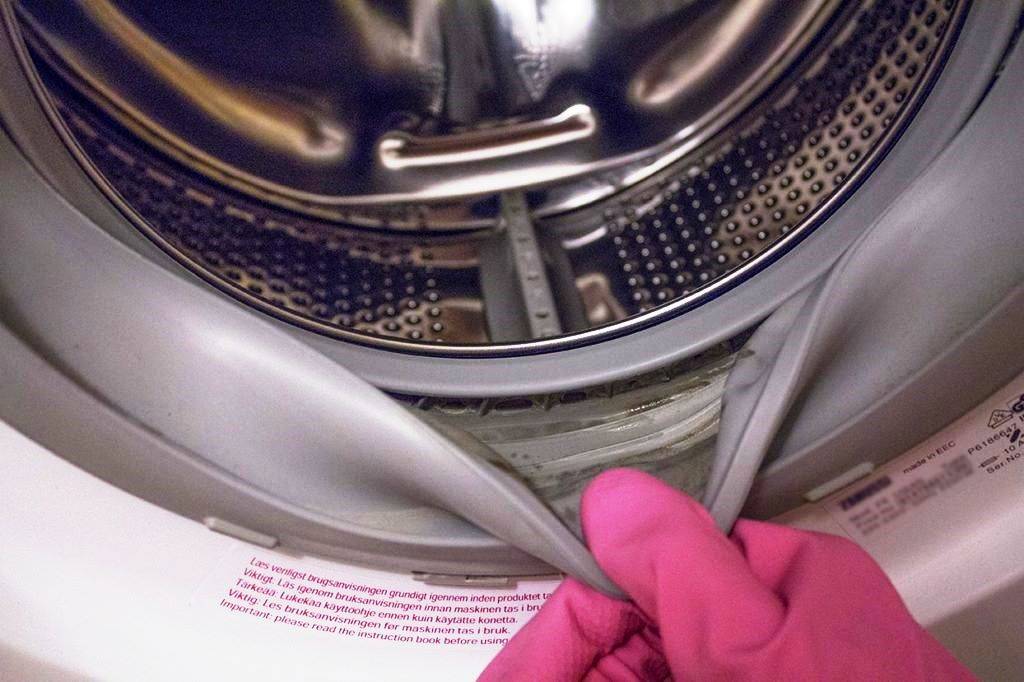 Ошибка многих хозяек — отсутсвие ухода за резинкой стиральной машины