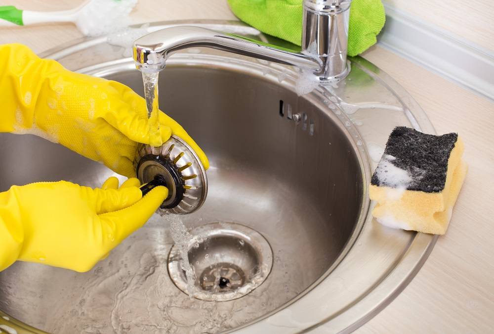Как устранить засор в канализационных трубах прочисткой