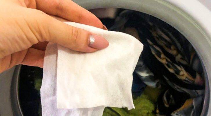 Зачем люди кладут салфетку в стиральную машинку?
