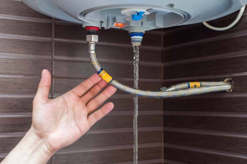 Как слить воду с водонагревателя: особенности нагревателей и способы слива