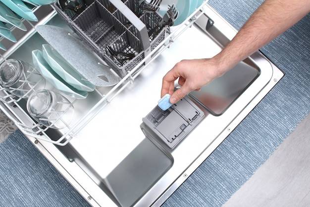 17 домашних ситуаций, когда поможет таблетка для посудомоечных машин