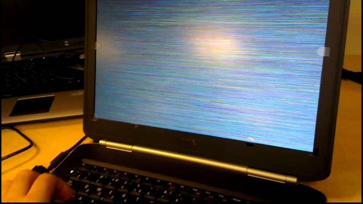 Мерцает экран монитора компьютера или ноутбука – почему так происходит?