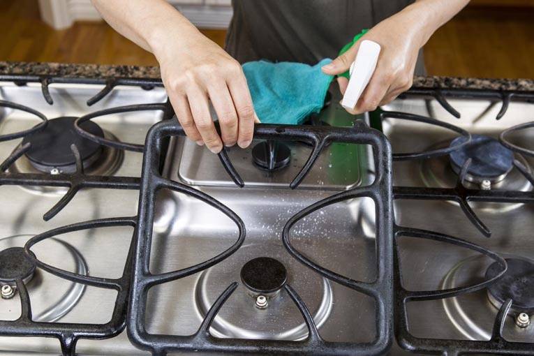 Чем и как отмыть индукционную плиту в домашних условиях