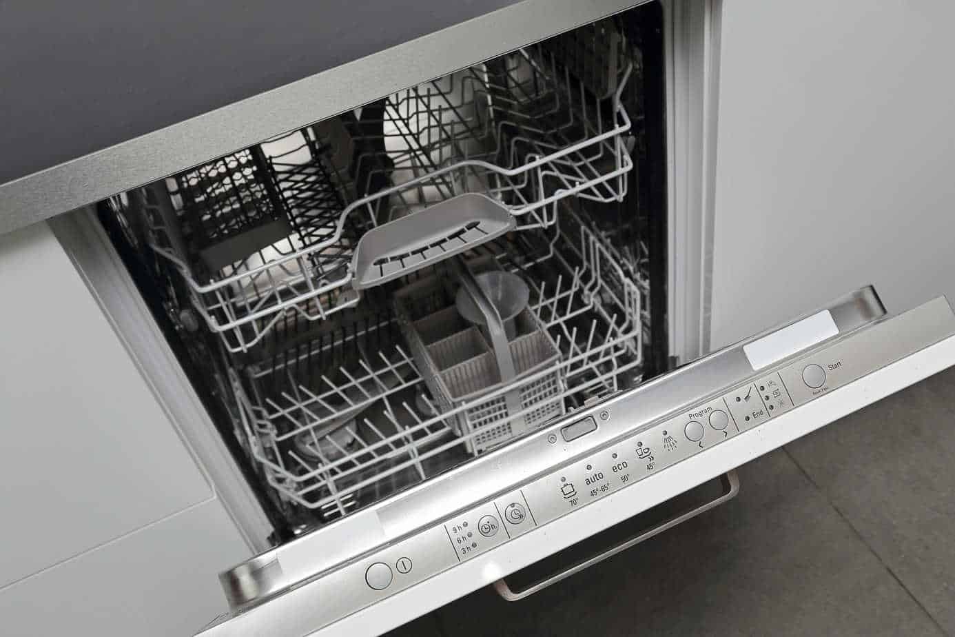 Посудомоечная машина не закрывается: почему, что делать