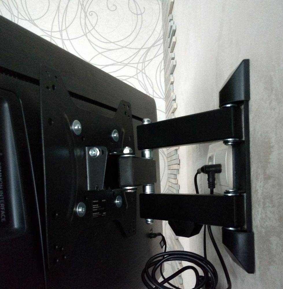 Как правильно повесить телевизор на стену с кронштейном