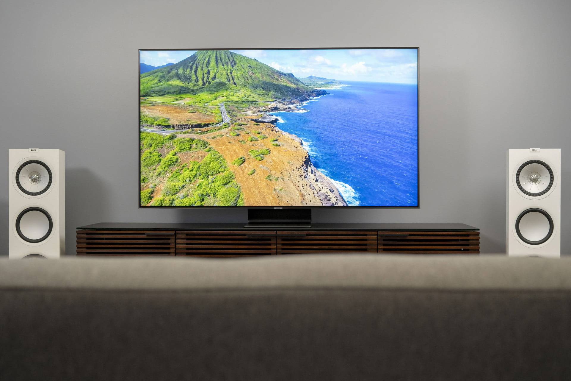 Qled это. Samsung QLED 4к. Samsung q90r 4k TV. Samsung 75 дюймов QLED 4k. QLED Samsung qe55q95tau.