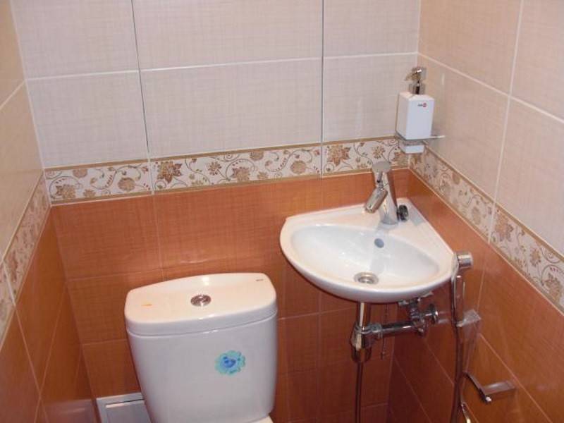 Унитаз с раковиной на бачке: варианты совмещенного и комбоунитаза в маленьком туалете фото