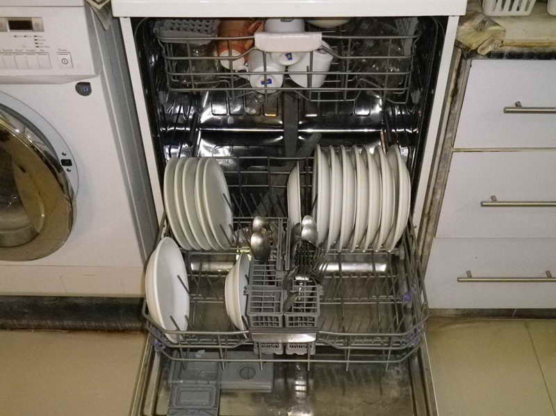 В посудомоечной машине остается вода: причины и их исправление