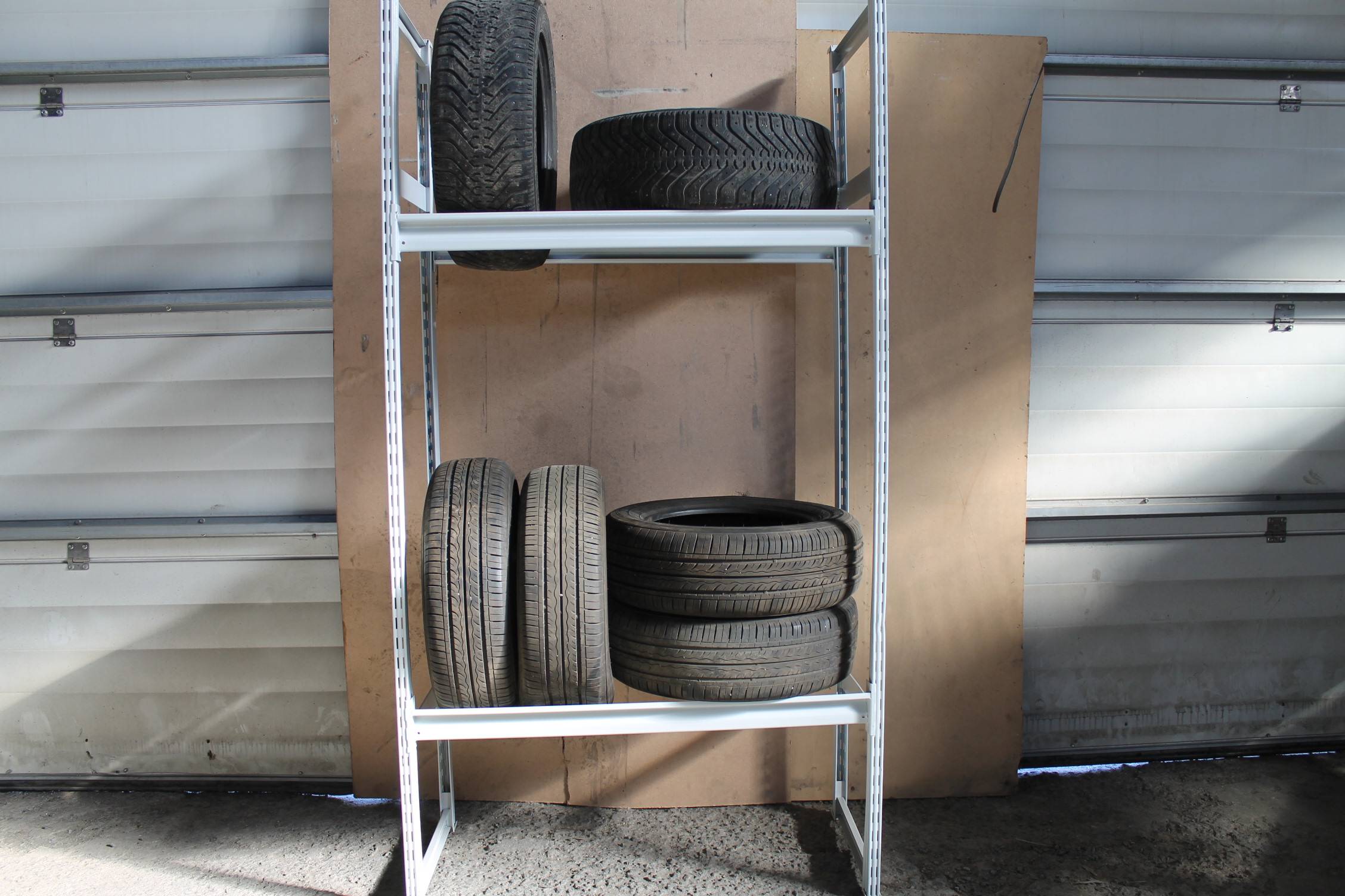 Создание стеллажей для колес своими руками, чертежи и правила хранения в гараже