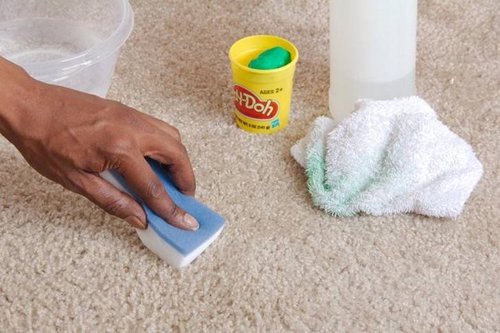 Как быстро и эффективно почистить палас в домашних условиях