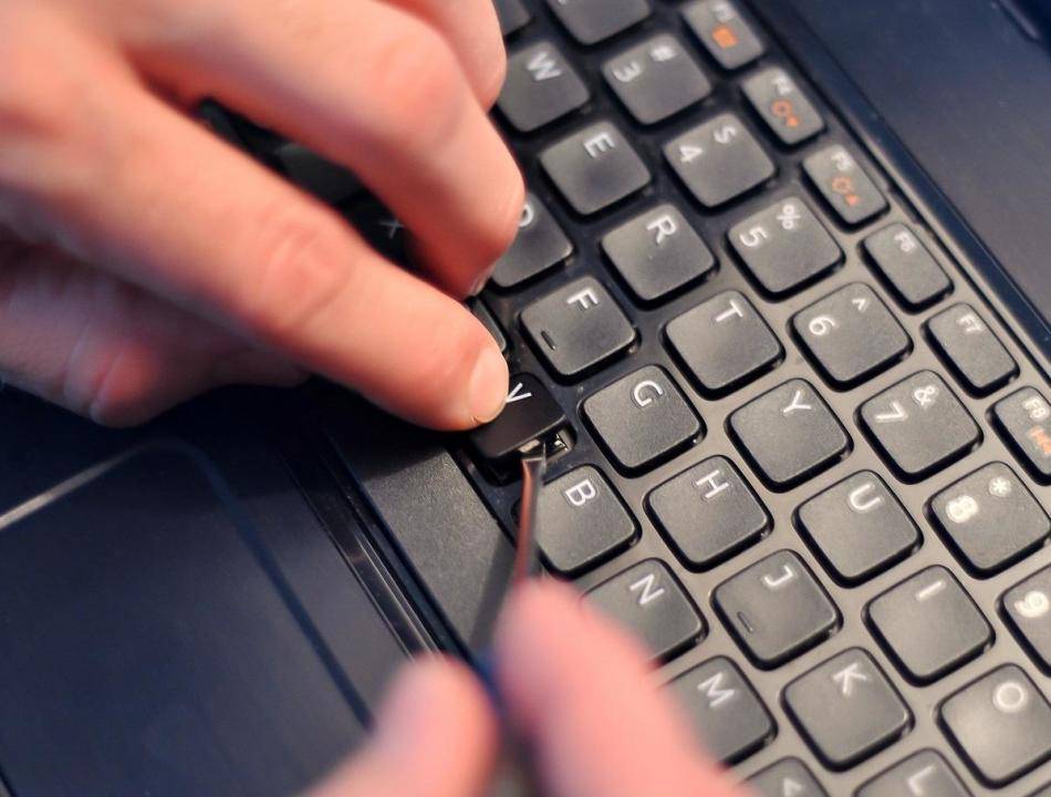 Как почистить клавиатуру ноутбука, компьютера правильно: в домашних условиях, своими руками