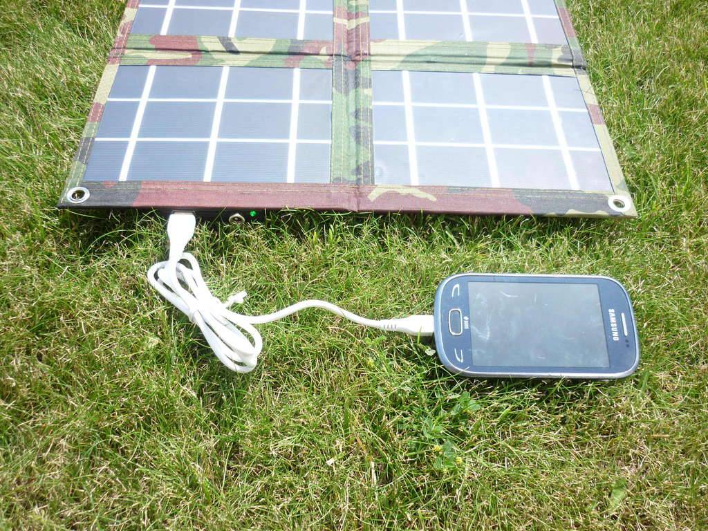 Как подобрать зарядное устройство на солнечных батареях: объясняем суть