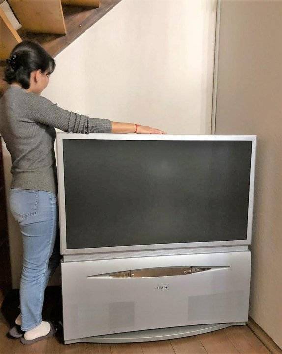 Проектор или телевизор: что лучше выбрать для дома