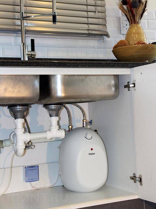 Выбор водонагревателя для ванной комнаты, какие бойлеры лучшие: проточные, накопительные, объем и мощность, другие критерии подбора