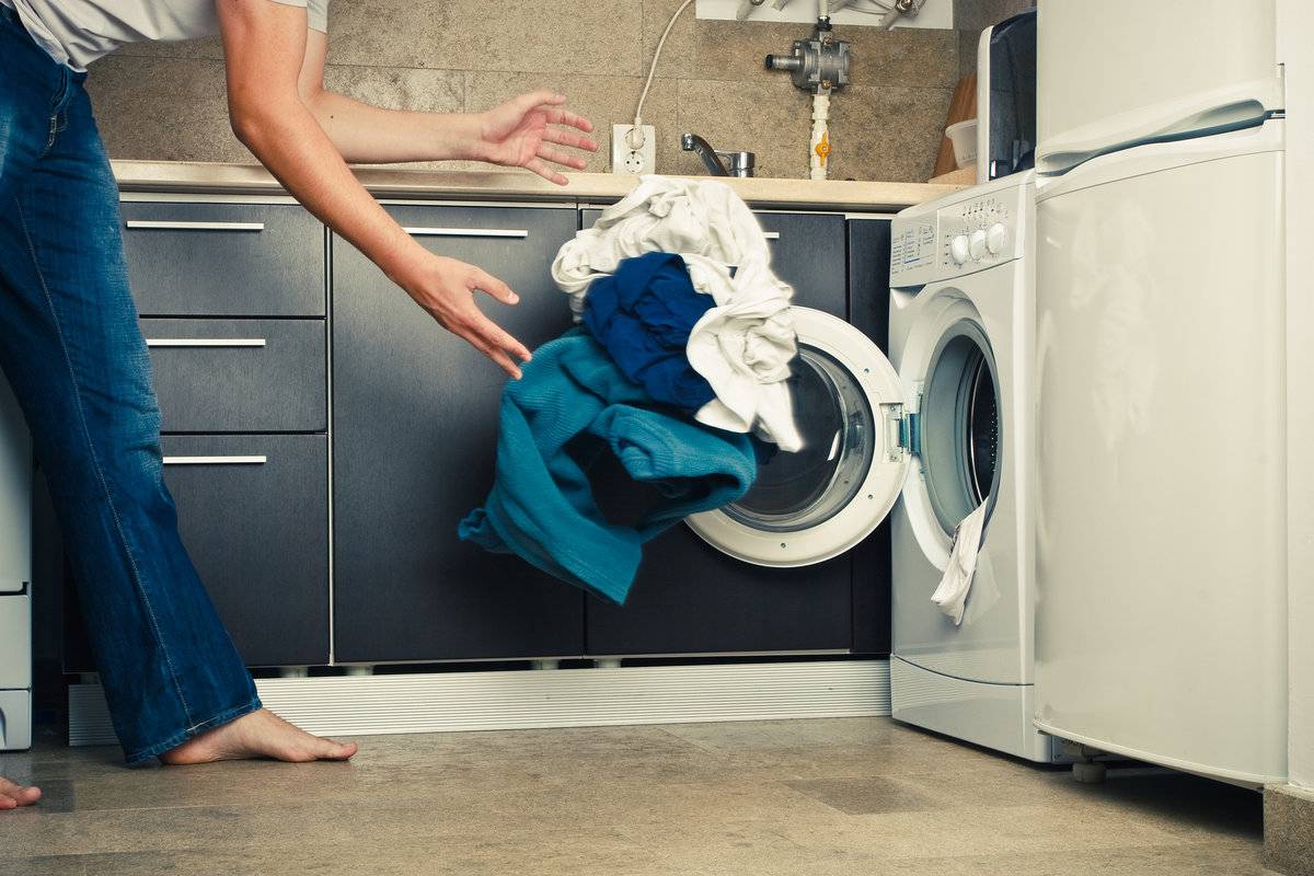 4 причины, почему стиральная машина рвет белье при стирке. устранение неполадок