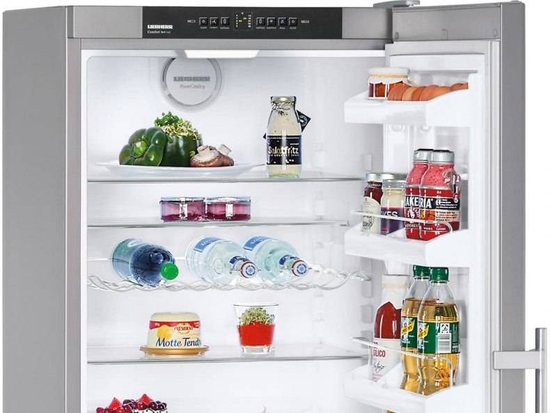 Почему в холодильник нельзя ставить горячее