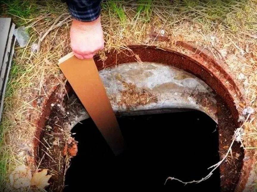 Как очистить выгребную яму в частном доме от ила и жира