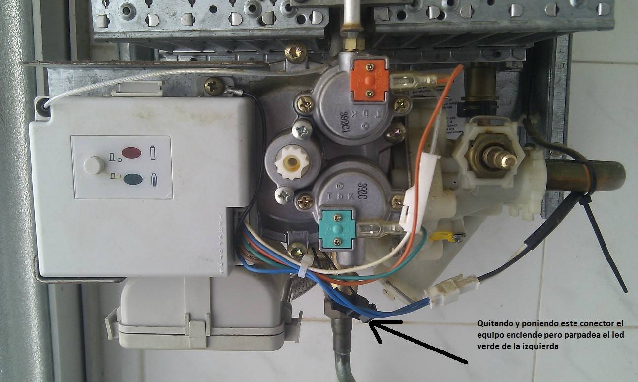 На газовой колонке на табло. Газовая колонка Bosch wr13. Колонка Junkers 13 газовая. Газовая колонка Junkers Hydropower. Газовая колонка Юнкерс полуавтомат.