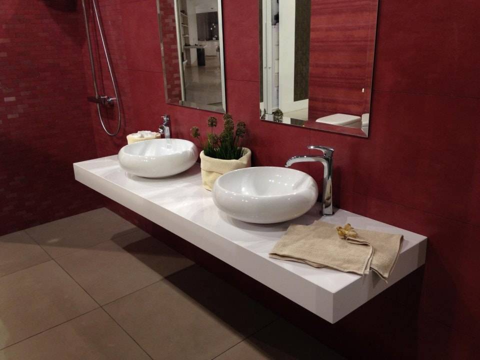 Столешница для ванной комнаты под раковину: 25 фотоидей, советы по выбору