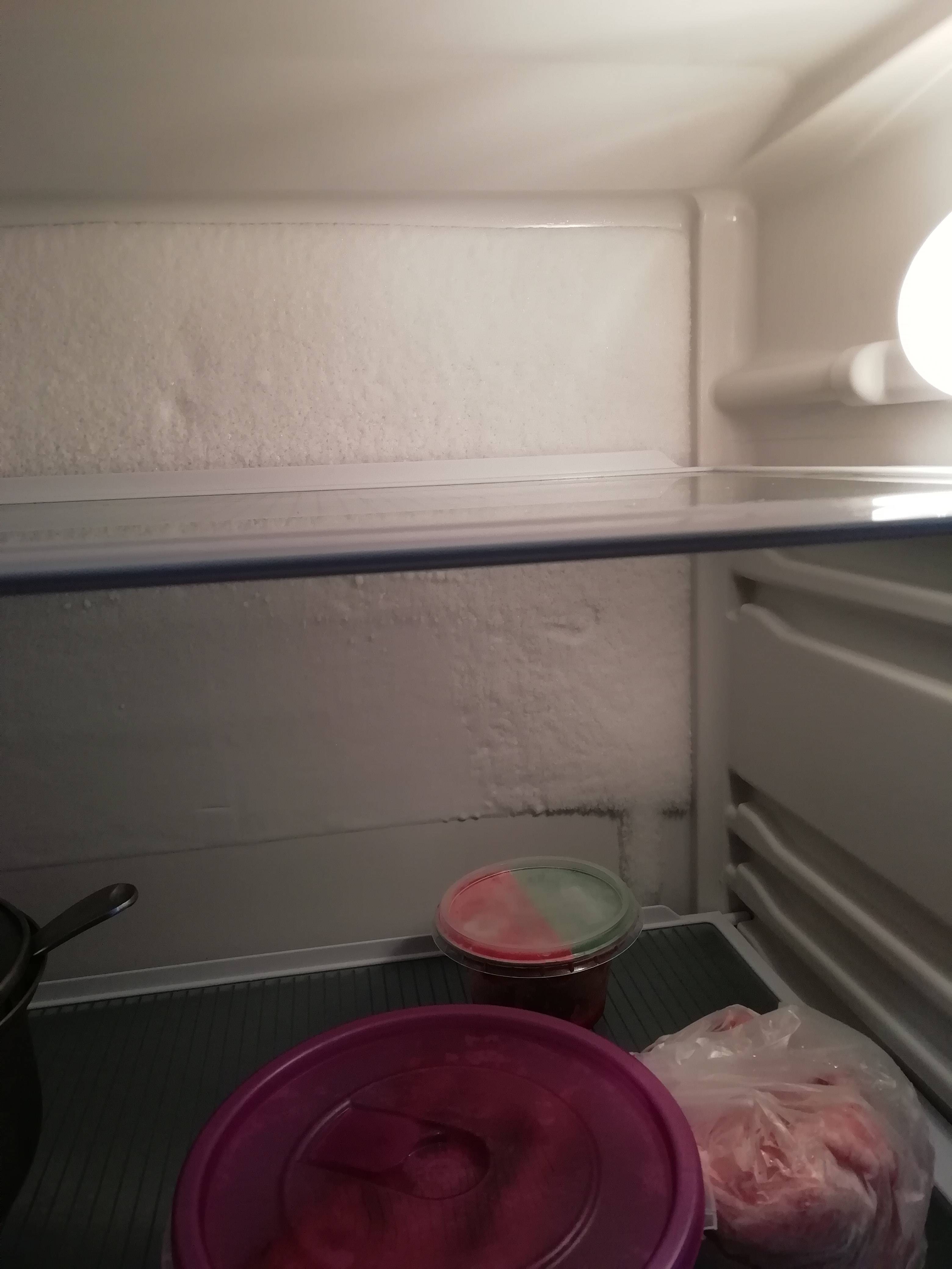 Почему намерзает стенка холодильника и как это исправить?