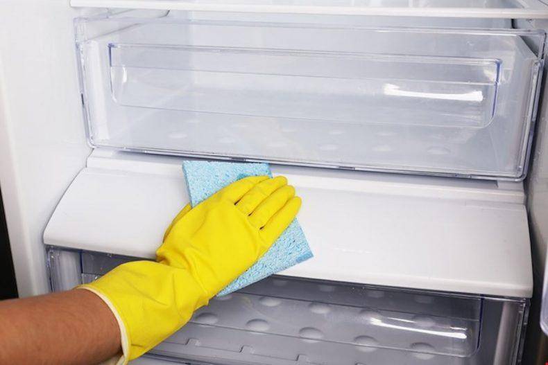 Запах горелого пластика из холодильника: причины появления, как устранить?