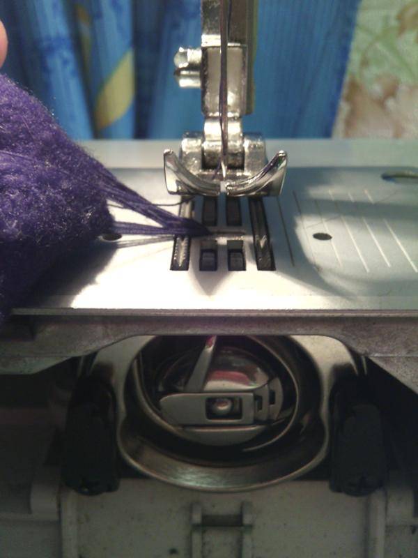 Почему путаются нитки в швейной машинке?