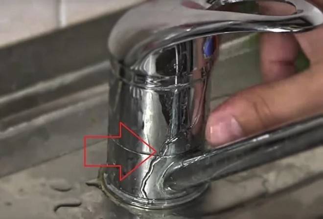 Капает кран на кухне: как починить текущий смеситель